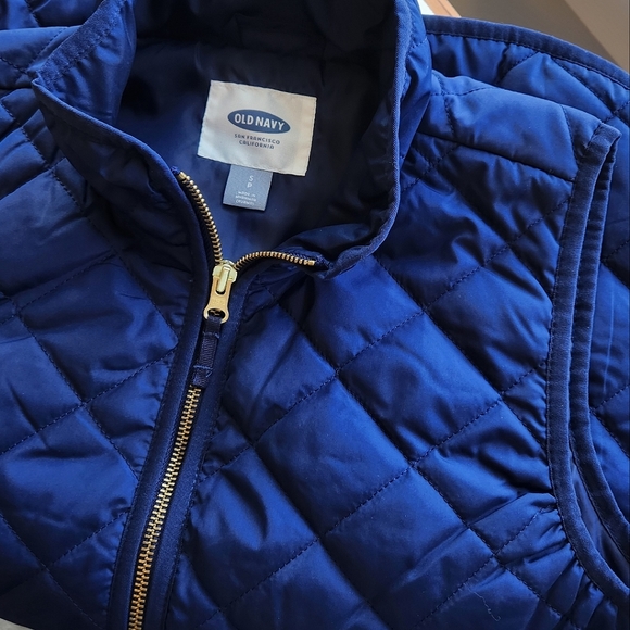 Old Navy quilted blue vest - Picture 4 of 9